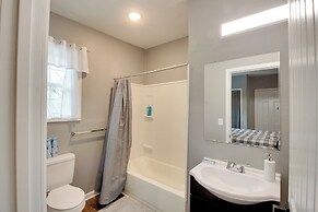 Cozy Missouri Escape w/ Balcony, Near Colleges!