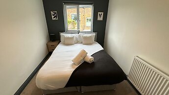 Cotswolds Large 4 Bed House Parking-Wifi