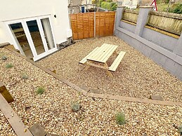 Cotswolds Large 4 Bed House Parking-Wifi