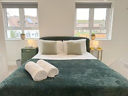 Cotswolds Large 4 Bed House Parking-Wifi