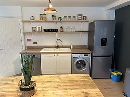 Cotswolds Large 4 Bed House Parking-Wifi