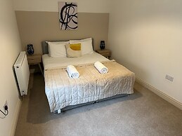 Cotswolds Large 4 Bed House Parking-Wifi