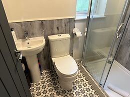 Cotswolds Large 4 Bed House Parking-Wifi