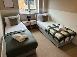 Cotswolds Large 4 Bed House Parking-Wifi