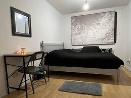 Room in House - Downtown Delight - Superior Double Room