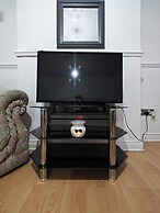 Room in House - Downtown Delight - Triple Room With Garden View