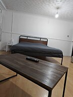 Room in House - Downtown Delight - Triple Room With Garden View