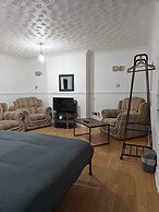 Room in House - Downtown Delight - Triple Room With Garden View