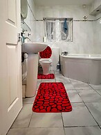 Room in House - Downtown Delight - Triple Room With Garden View