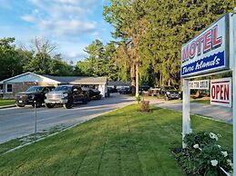 Three Islands Motel