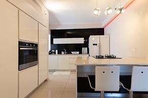 Luxury Tower parking Shopping Mall 2BR