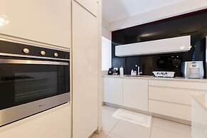 Luxury Tower parking Shopping Mall 2BR