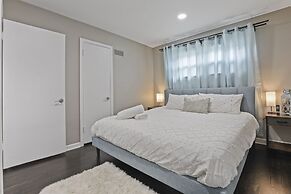 Charming Retreat In The Heart Of Des Plaines 3 Bedroom Residence by Re