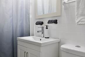 Charming Retreat In The Heart Of Des Plaines 3 Bedroom Residence by Re