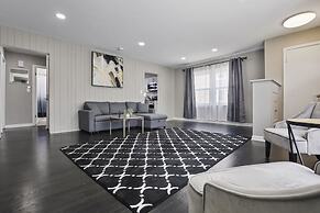 Charming Retreat In The Heart Of Des Plaines 3 Bedroom Residence by Re
