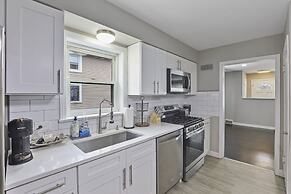 Charming Retreat In The Heart Of Des Plaines 3 Bedroom Residence by Re