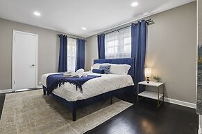 Charming Retreat In The Heart Of Des Plaines 3 Bedroom Residence by Re