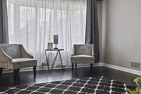 Charming Retreat In The Heart Of Des Plaines 3 Bedroom Residence by Re