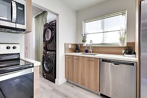 Spacious + Serene Miami Home: Walk to Metrorail!