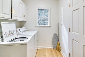 Centrally Located Home ~ Steps to Oxford Square!