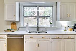 Centrally Located Home ~ Steps to Oxford Square!