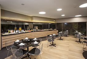 Momax Hotel