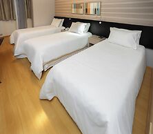 Momax Hotel