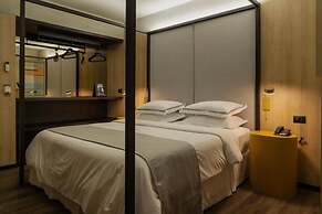 Momax Hotel