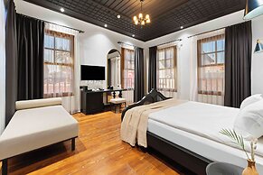 Belmondo Suites Old Town