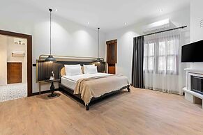 Belmondo Suites Old Town