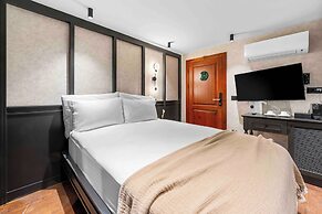 Belmondo Suites Old Town