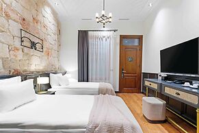 Belmondo Suites Old Town