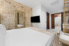 Belmondo Suites Old Town