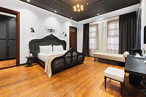 Belmondo Suites Old Town