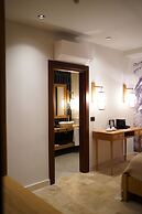 Belmondo Suites Old Town