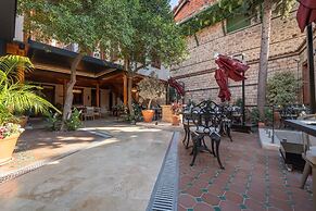 Belmondo Suites Old Town