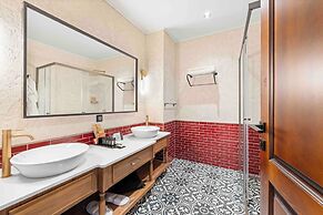 Belmondo Suites Old Town