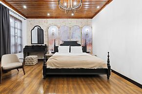 Belmondo Suites Old Town