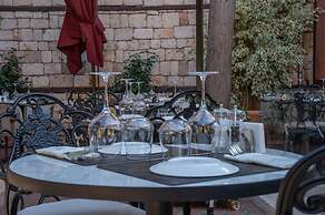 Belmondo Suites Old Town