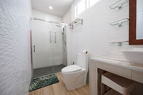 Pearl Seaview Villa with Private Gym