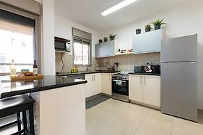 Stylish & Cozy Seaview Vacation APT