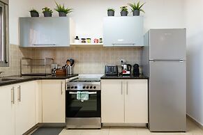 Stylish & Cozy Seaview Vacation APT