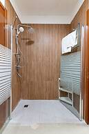 Stylish & Cozy Seaview Vacation APT