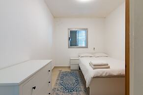 Stylish & Cozy Seaview Vacation APT