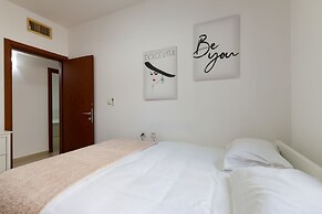 Stylish & Cozy Seaview Vacation APT