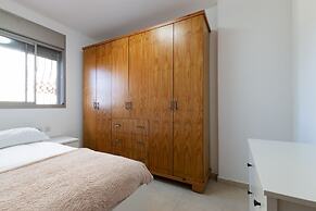 Stylish & Cozy Seaview Vacation APT