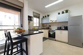 Stylish & Cozy Seaview Vacation APT