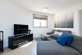 Stylish & Cozy Seaview Vacation APT