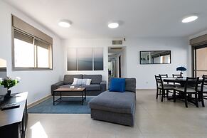 Stylish & Cozy Seaview Vacation APT