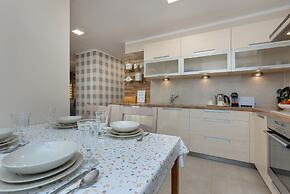 Soft Beige Raniuszka by Renters